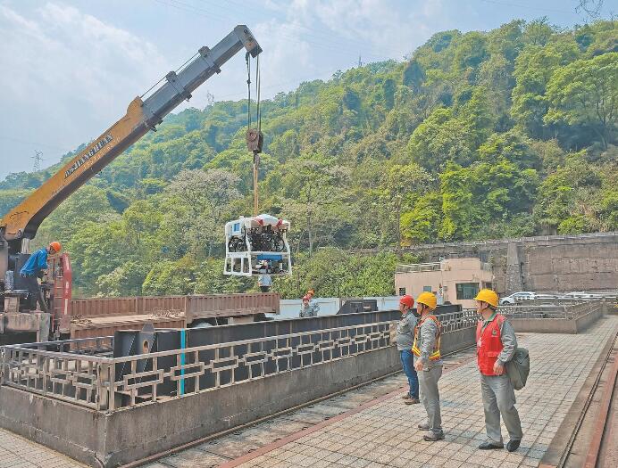 國網湖南電力公司自主研發水下巡檢作業機器人