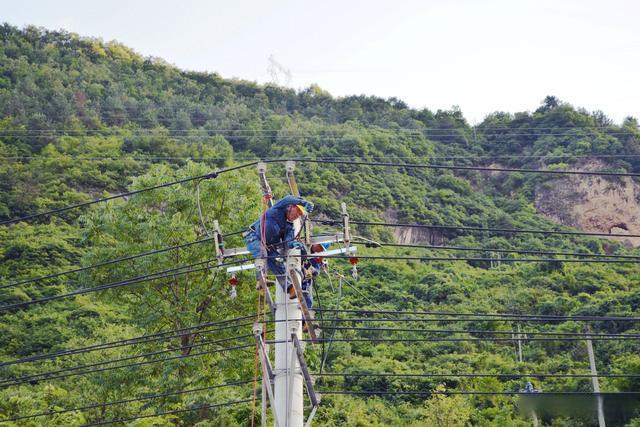 暴雨突發 國網陜西電力公司全力以赴搶險救災保供電